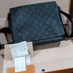 Louis Vuitton Men's Crossbody Messenger Bag